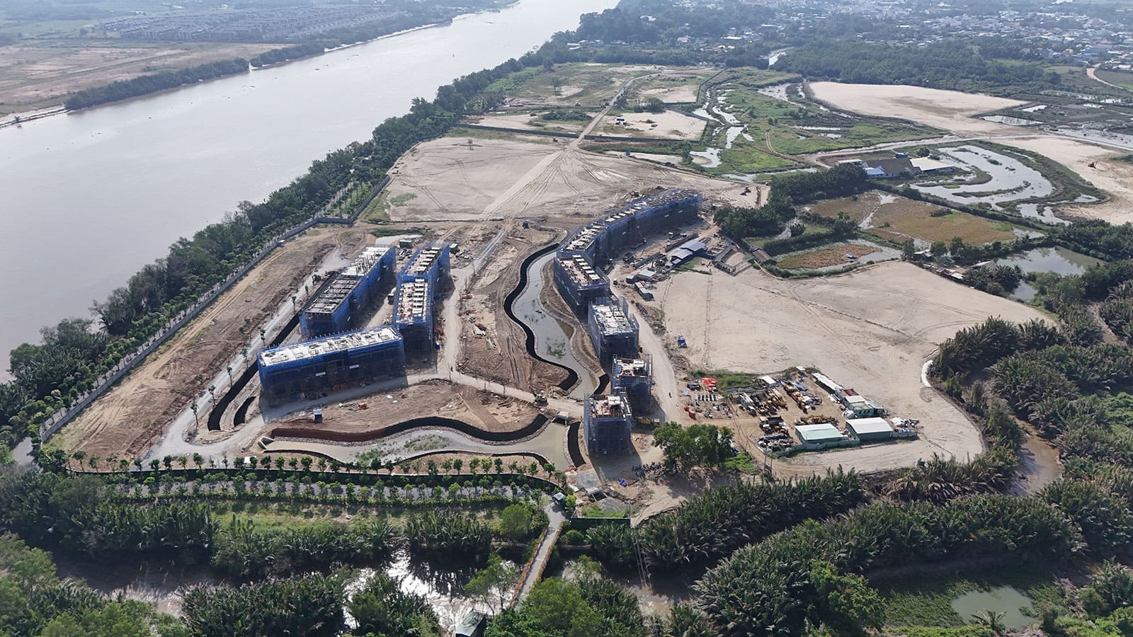 Tiến độ xây dựng dự án Eco Village Saigon River cập nhật tháng 12 năm 2023.